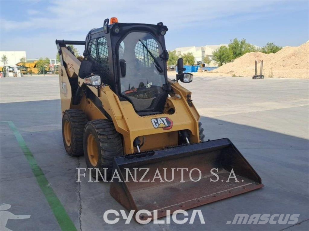 CAT 262D3 Lietoti riteņu kompaktiekrāvēji