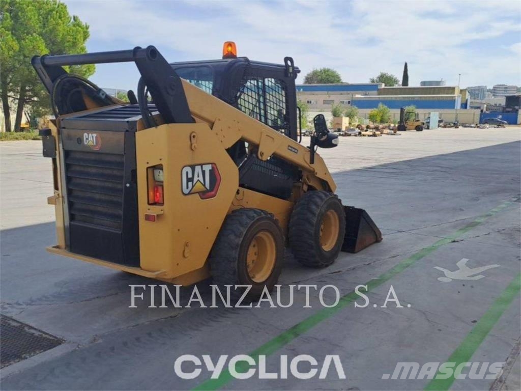 CAT 262D3 Lietoti riteņu kompaktiekrāvēji