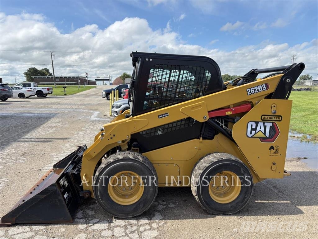 CAT 262D3 لوادر انزلاقية التوجيه