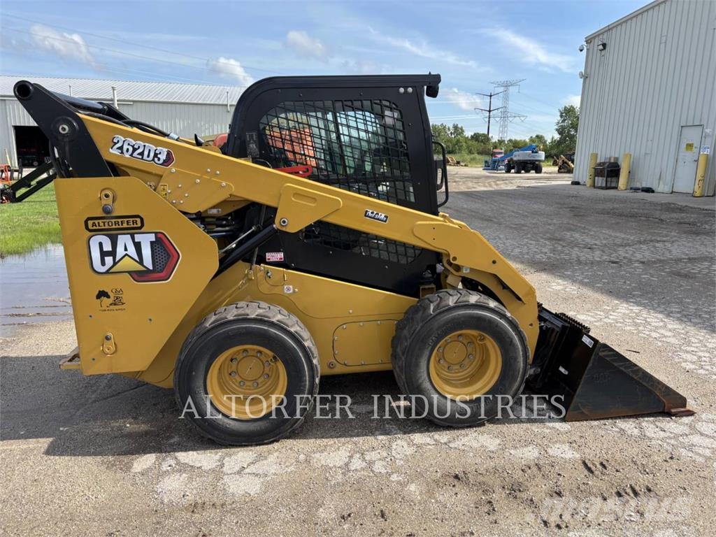 CAT 262D3 لوادر انزلاقية التوجيه