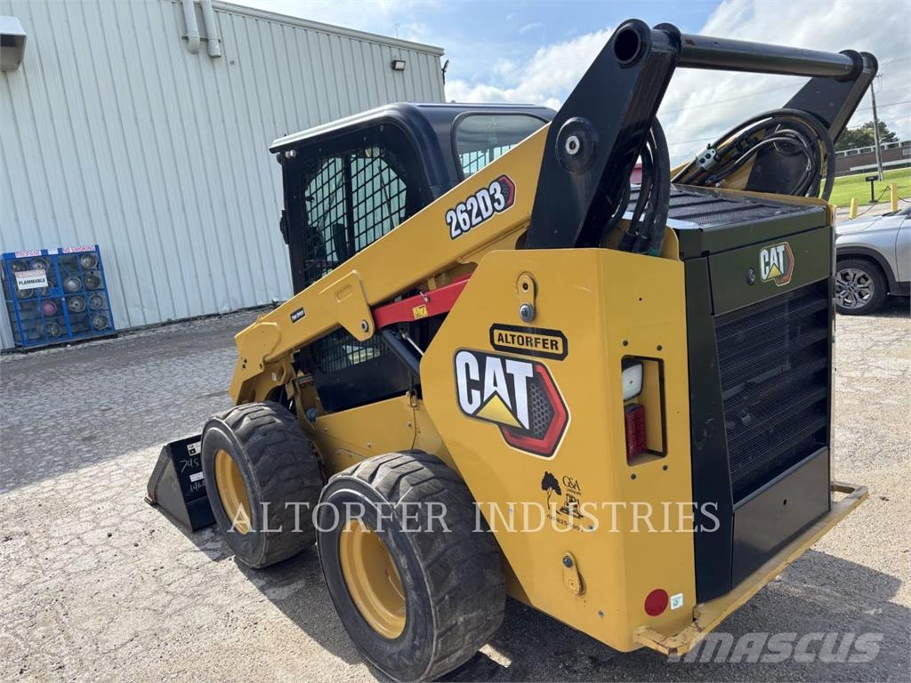 CAT 262D3 لوادر انزلاقية التوجيه
