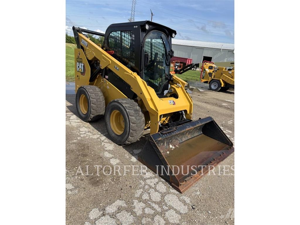 CAT 262D3 لوادر انزلاقية التوجيه
