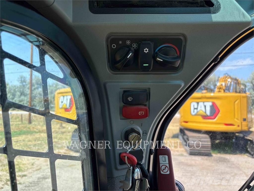 CAT 262D3 لوادر انزلاقية التوجيه