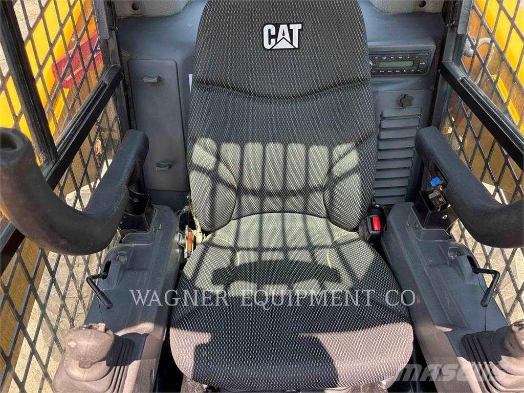 CAT 262D3 لوادر انزلاقية التوجيه