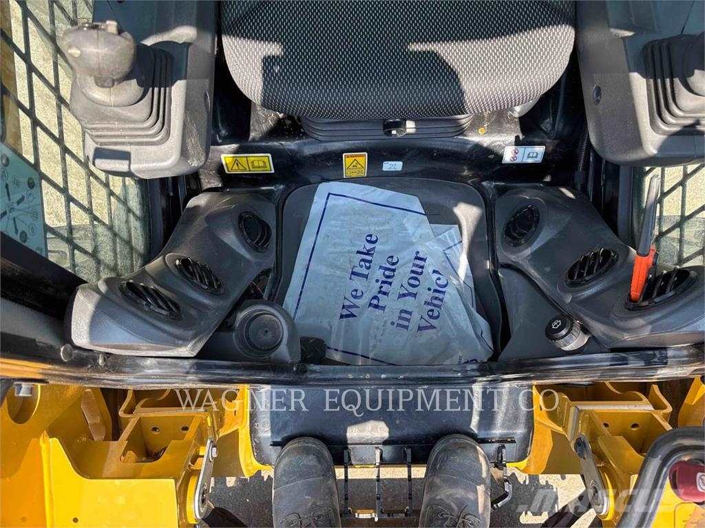CAT 262D3 لوادر انزلاقية التوجيه