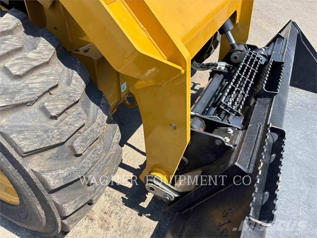 CAT 262D3 لوادر انزلاقية التوجيه