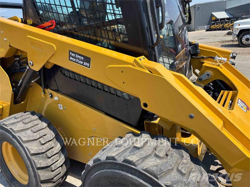 CAT 262D3 لوادر انزلاقية التوجيه