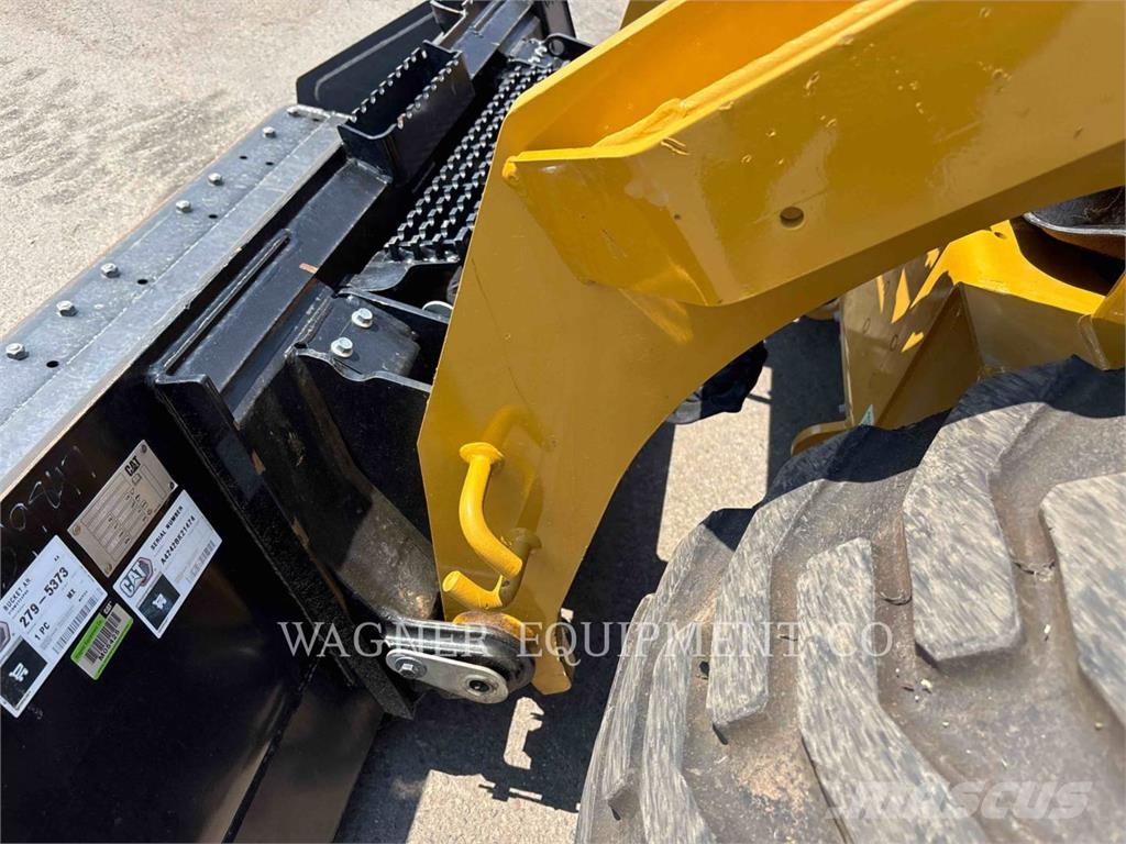 CAT 262D3 لوادر انزلاقية التوجيه