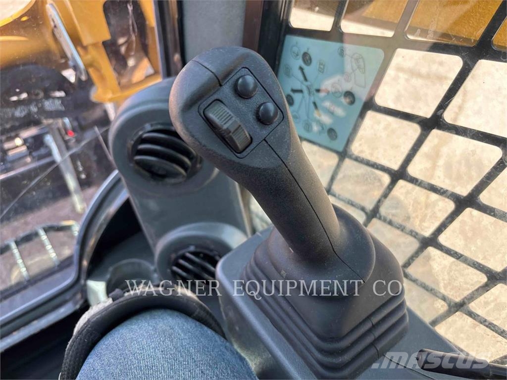 CAT 262D3 لوادر انزلاقية التوجيه