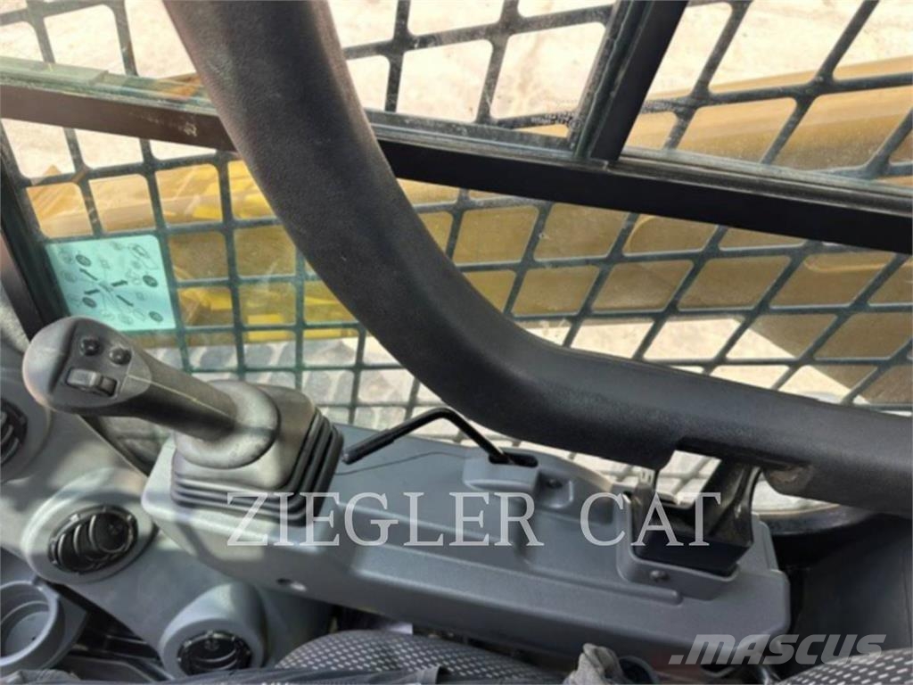 CAT 262D3 Kompaktrakodók
