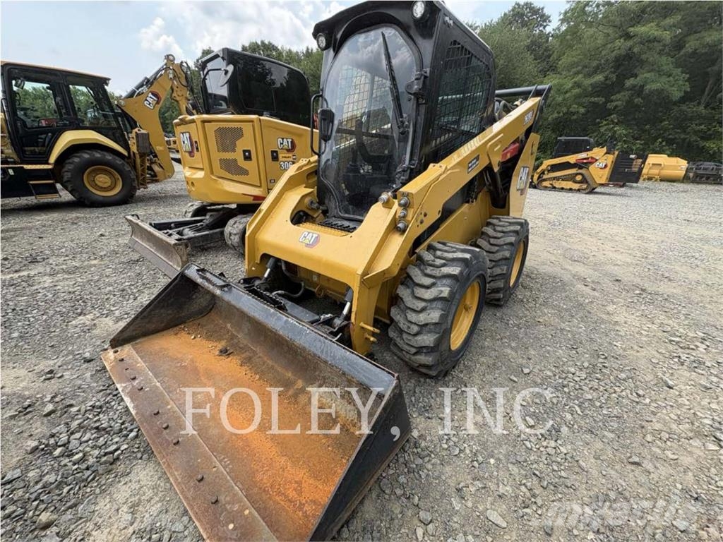 CAT 262D3 لوادر انزلاقية التوجيه