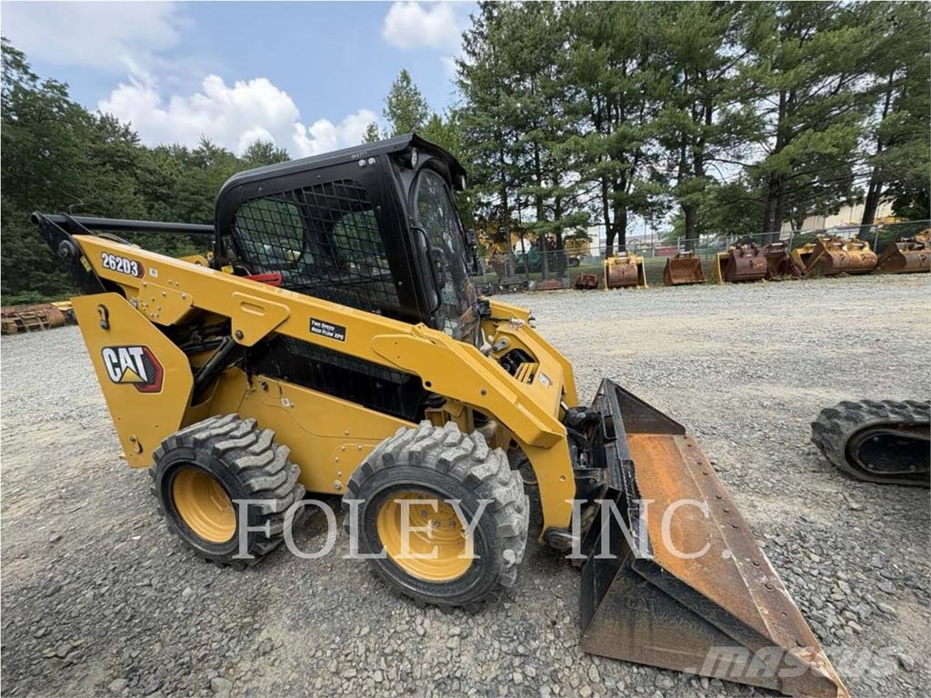 CAT 262D3 لوادر انزلاقية التوجيه