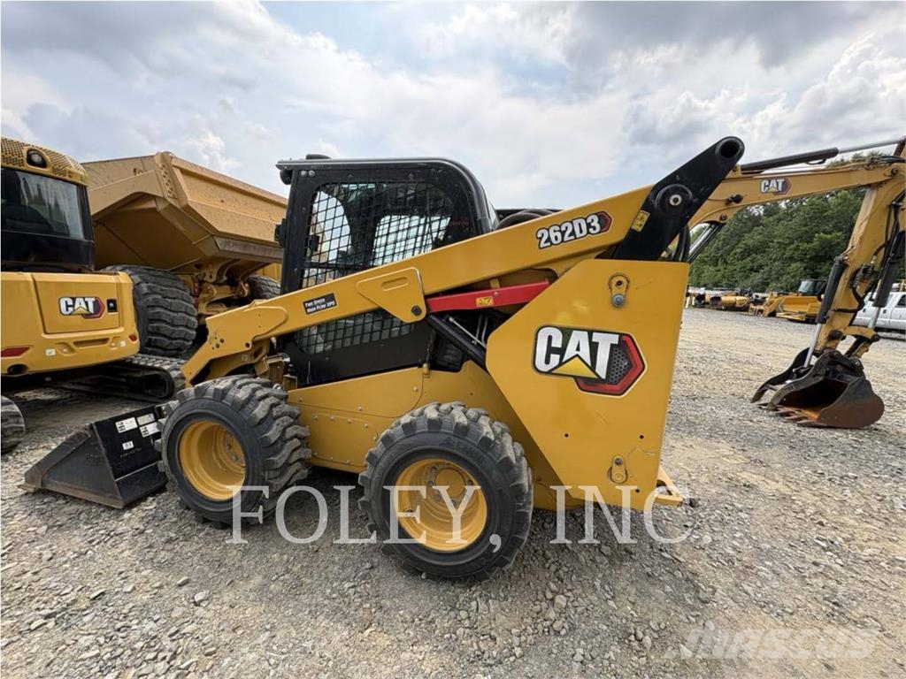 CAT 262D3 لوادر انزلاقية التوجيه