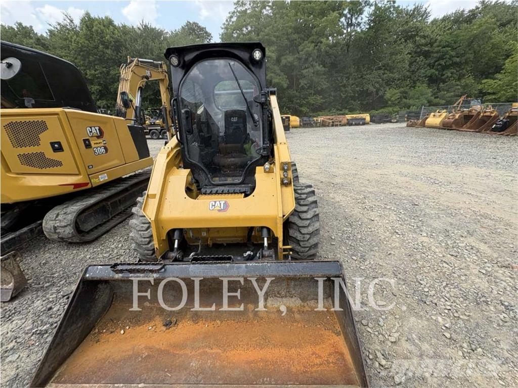 CAT 262D3 لوادر انزلاقية التوجيه