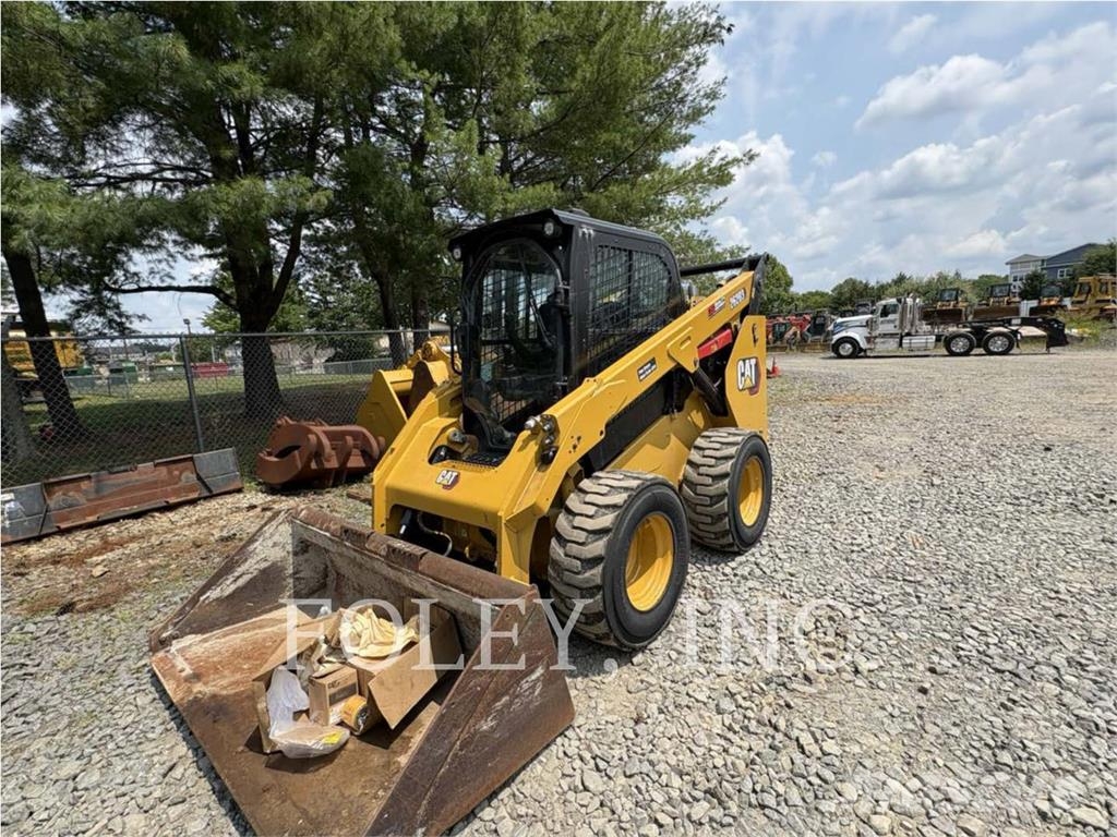 CAT 262D3 لوادر انزلاقية التوجيه