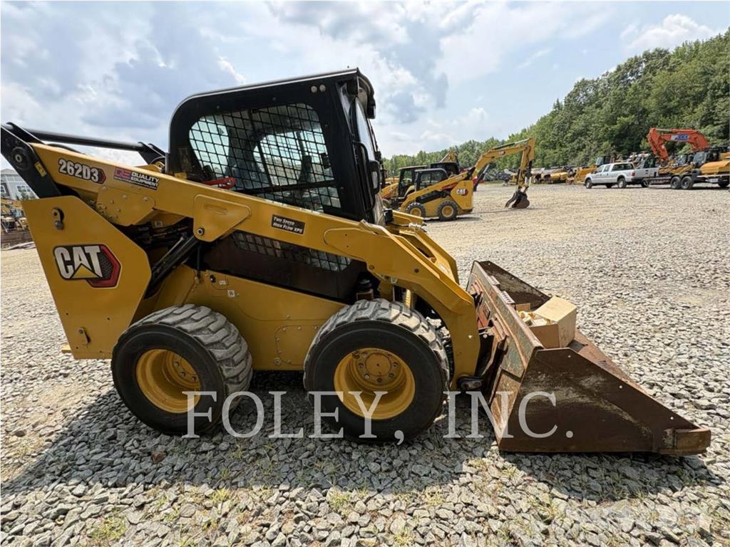CAT 262D3 لوادر انزلاقية التوجيه