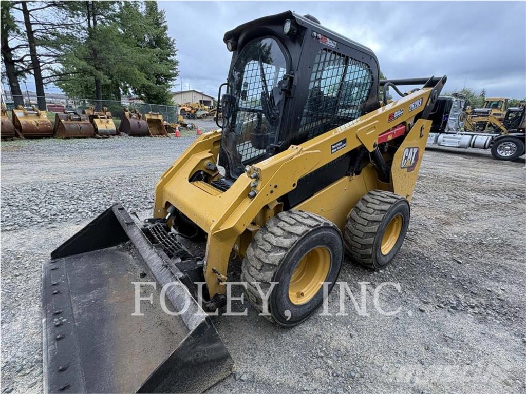 CAT 262D3 لوادر انزلاقية التوجيه