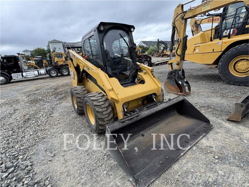 CAT 262D3 لوادر انزلاقية التوجيه