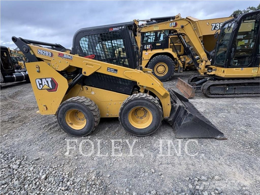 CAT 262D3 لوادر انزلاقية التوجيه