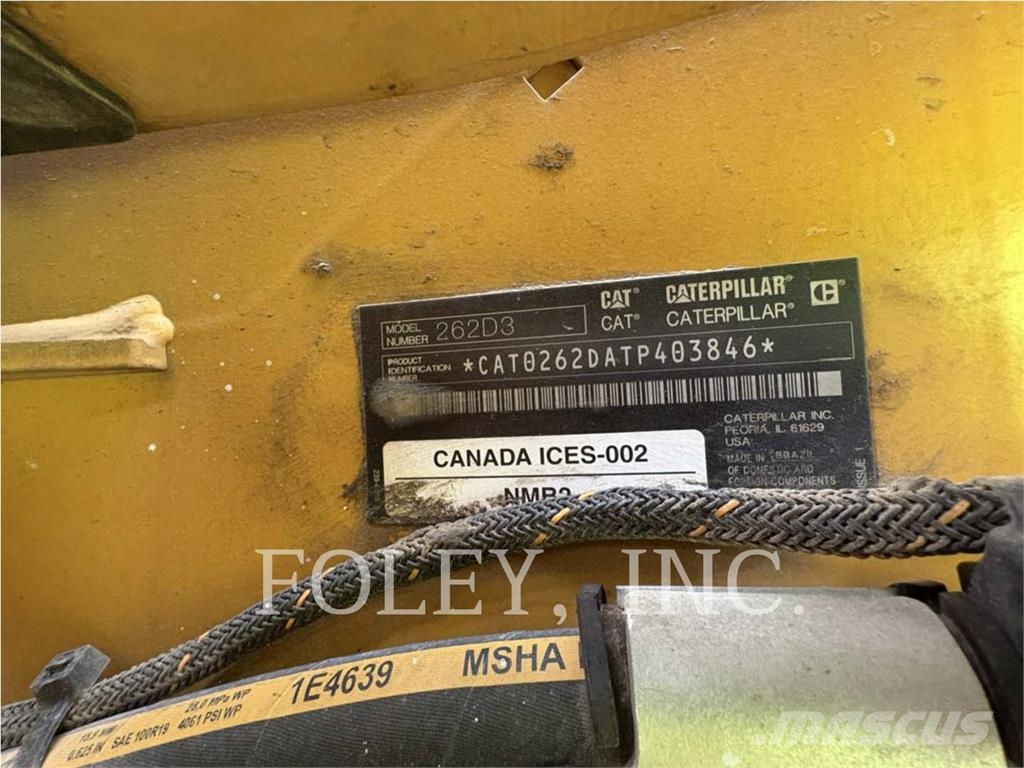 CAT 262D3 لوادر انزلاقية التوجيه