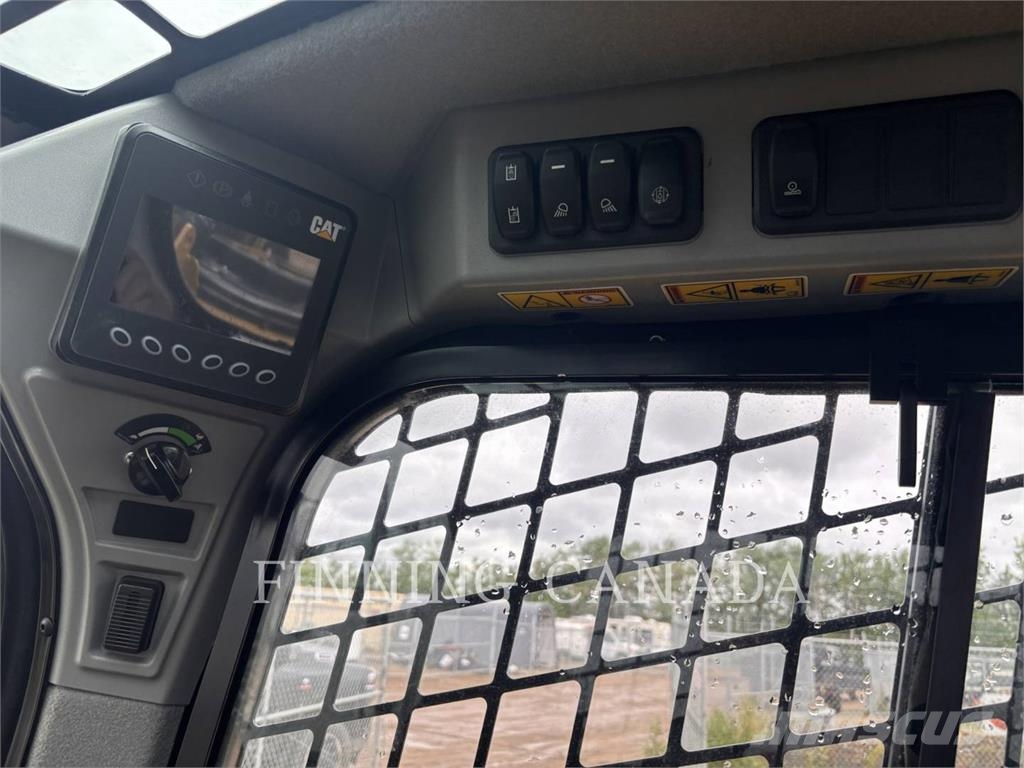 CAT 262D3 لوادر انزلاقية التوجيه