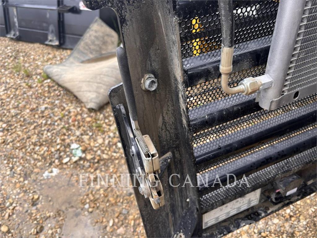 CAT 262D3 لوادر انزلاقية التوجيه