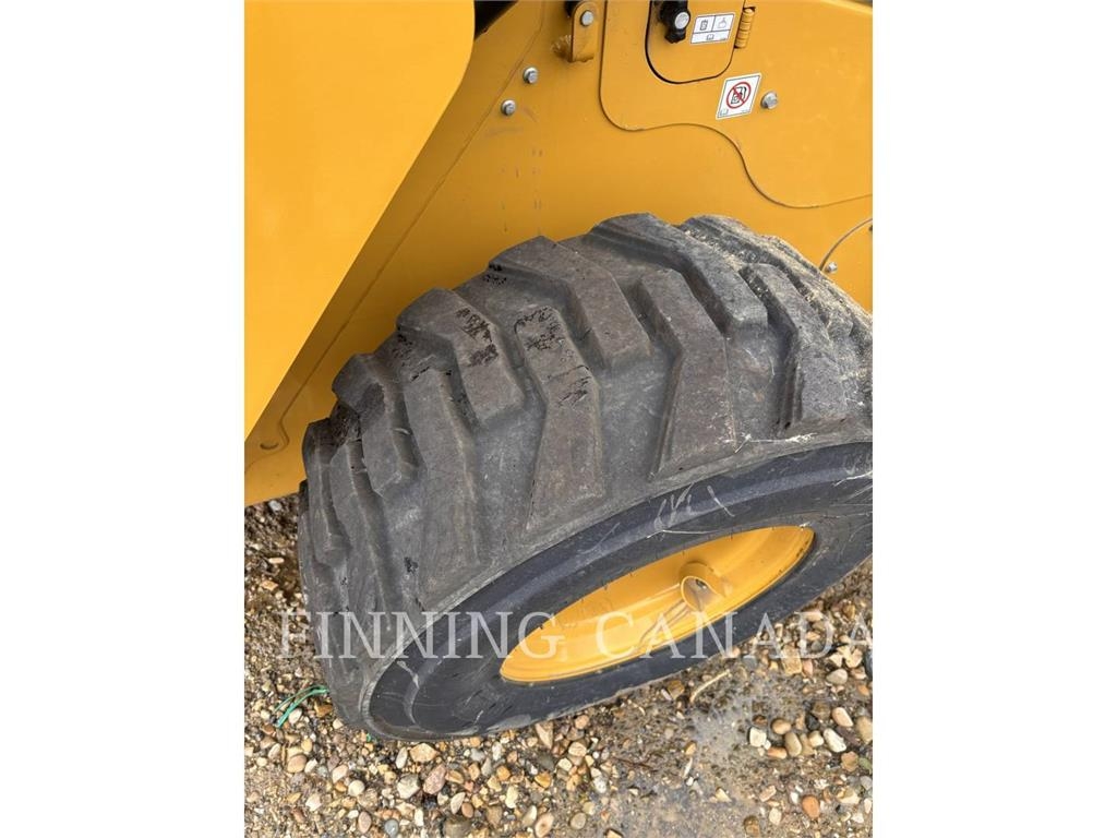 CAT 262D3 لوادر انزلاقية التوجيه
