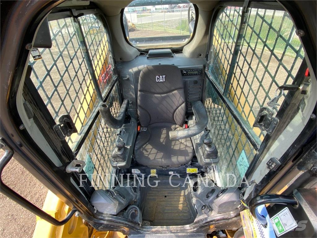 CAT 262D3 لوادر انزلاقية التوجيه