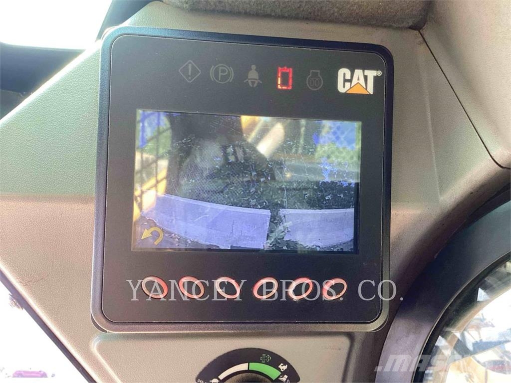 CAT 262D3 Mini Pale Gommate