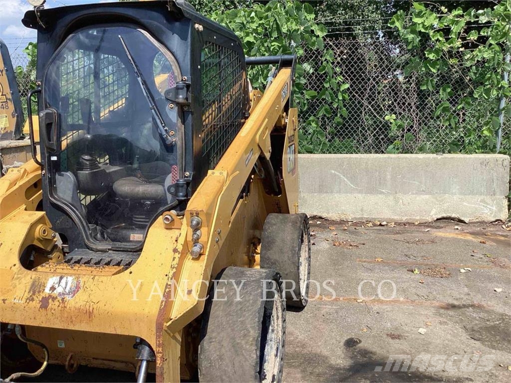 CAT 262D3 Mini Pale Gommate