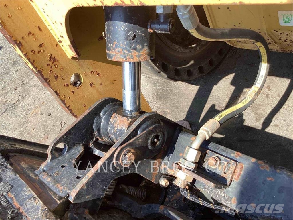 CAT 262D3 Mini Pale Gommate