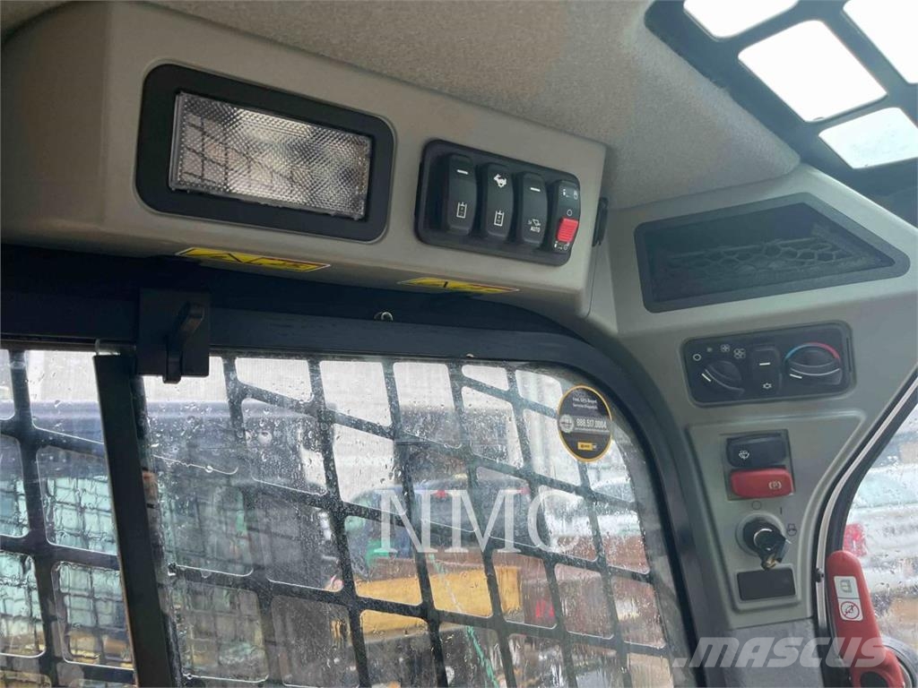 CAT 262D3 لوادر انزلاقية التوجيه