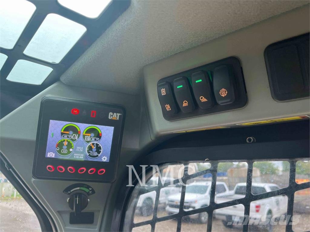 CAT 262D3 لوادر انزلاقية التوجيه