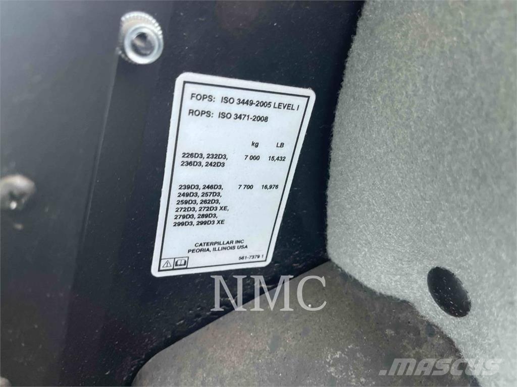 CAT 262D3 لوادر انزلاقية التوجيه