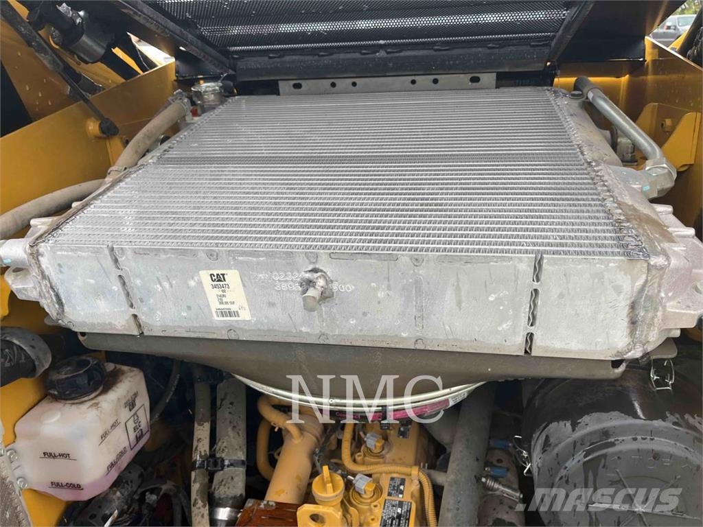 CAT 262D3 لوادر انزلاقية التوجيه