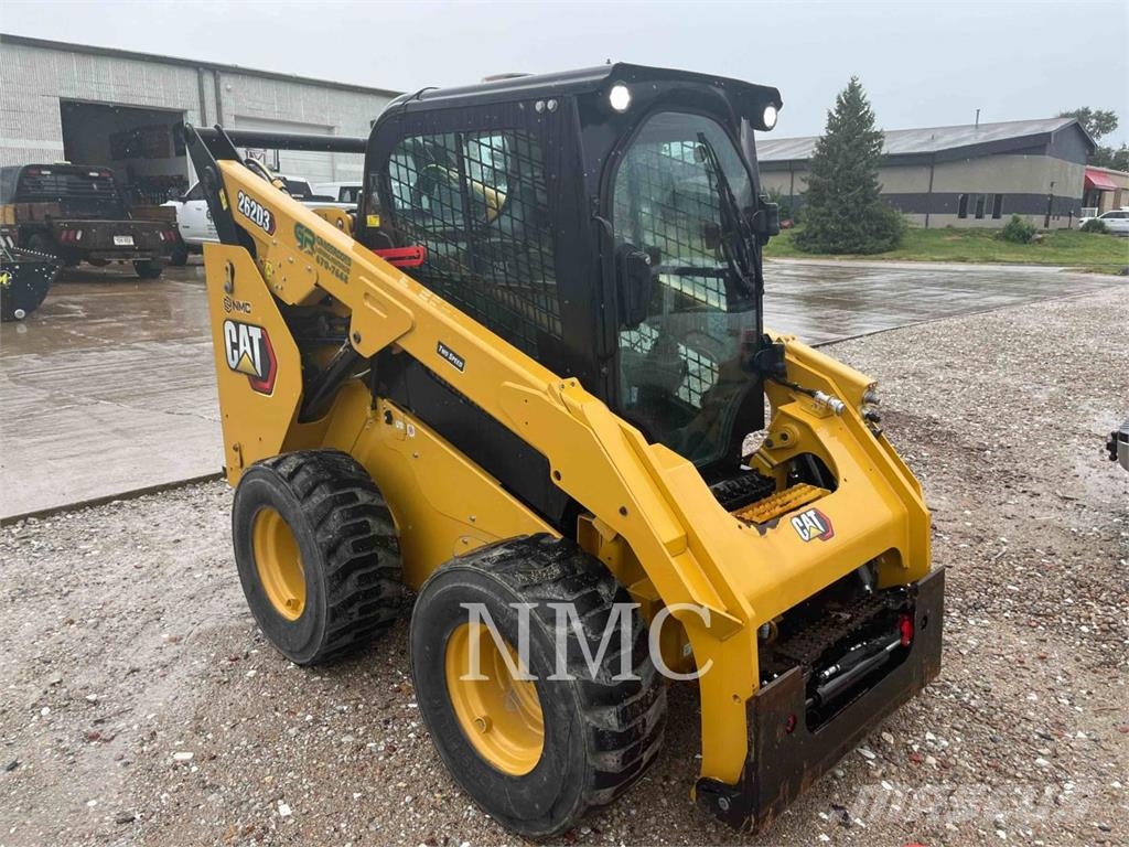 CAT 262D3 لوادر انزلاقية التوجيه