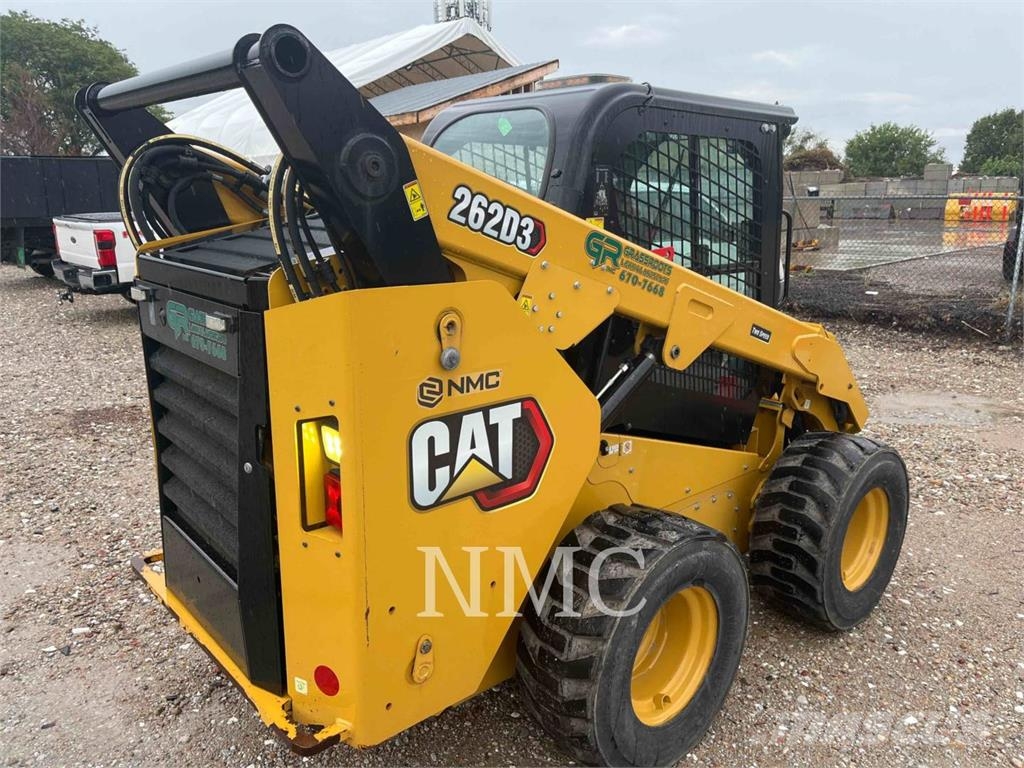 CAT 262D3 لوادر انزلاقية التوجيه