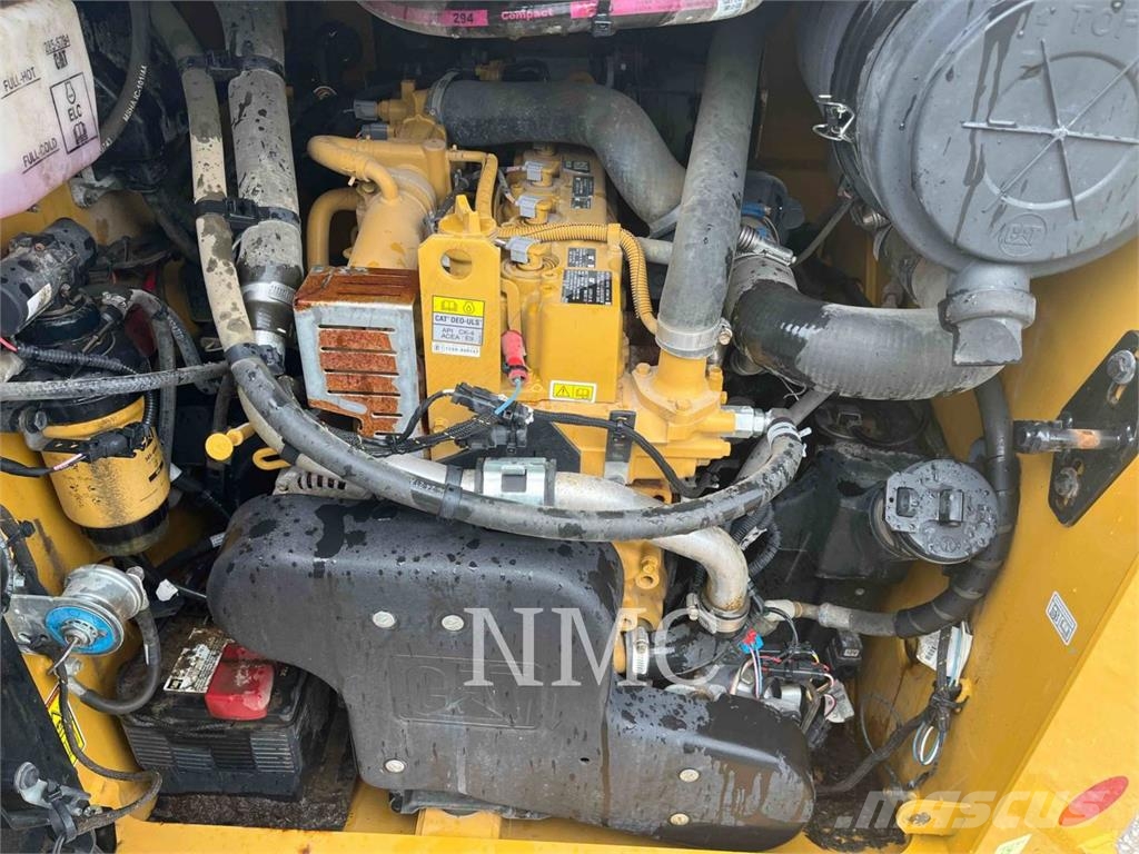 CAT 262D3 لوادر انزلاقية التوجيه