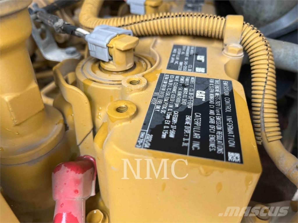 CAT 262D3 لوادر انزلاقية التوجيه