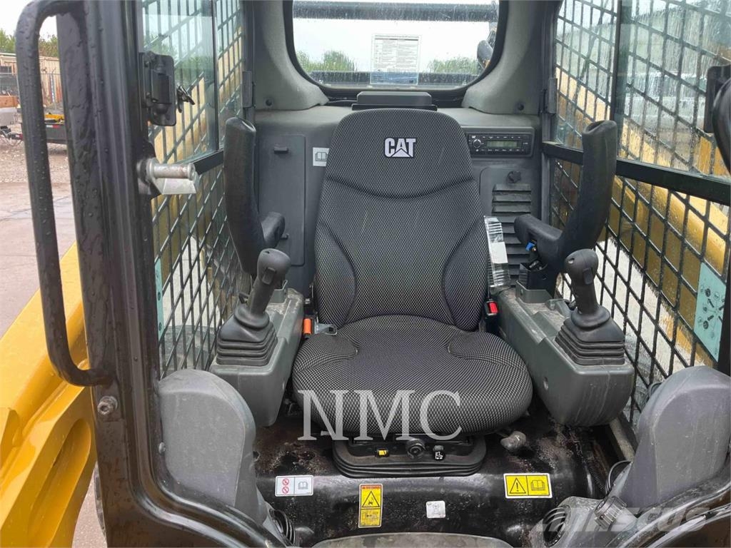 CAT 262D3 لوادر انزلاقية التوجيه