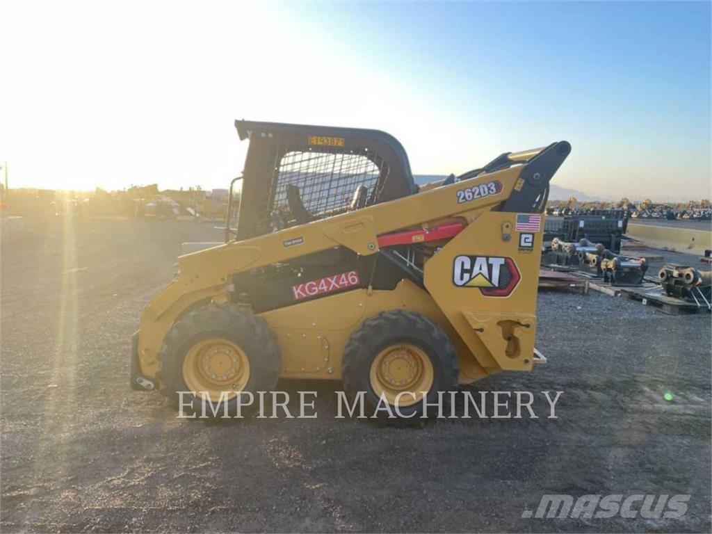CAT 262D3 لوادر انزلاقية التوجيه