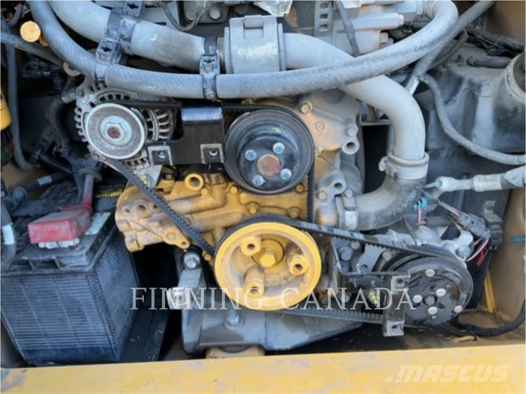 CAT 262D3 لوادر انزلاقية التوجيه