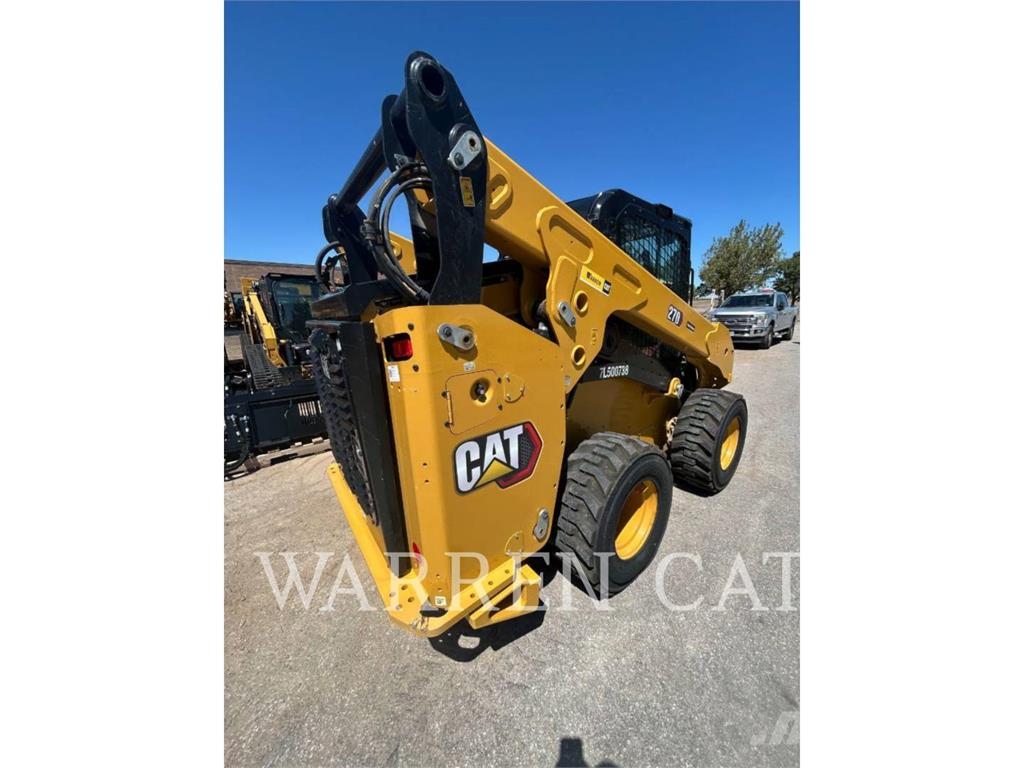 CAT 270 C3H2 لوادر انزلاقية التوجيه