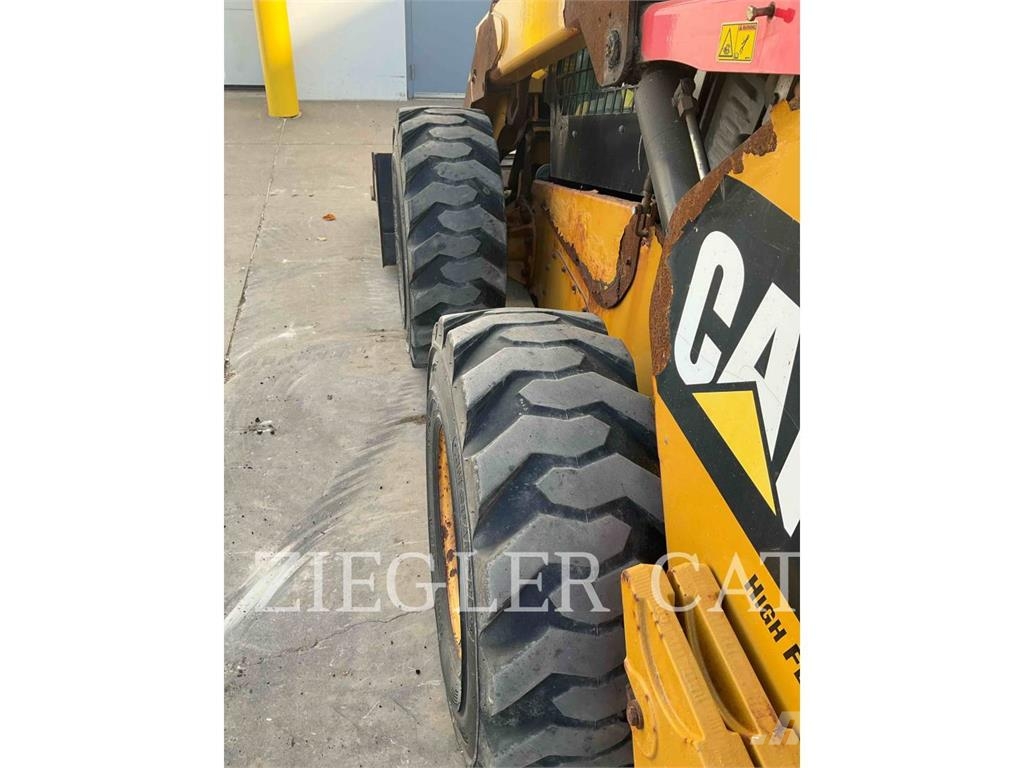 CAT 272D Kompaktrakodók