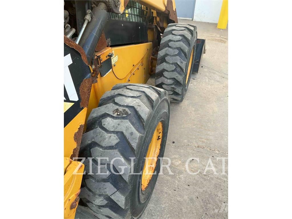 CAT 272D Kompaktrakodók