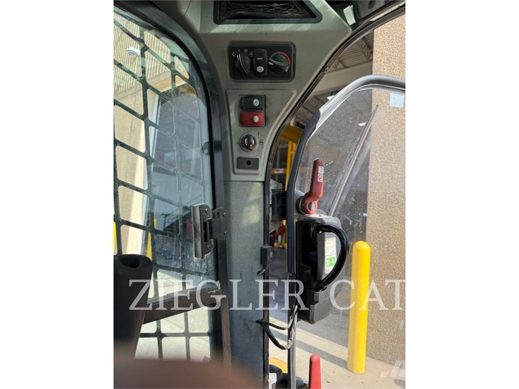 CAT 272D2 Skid steer mini nakladalci