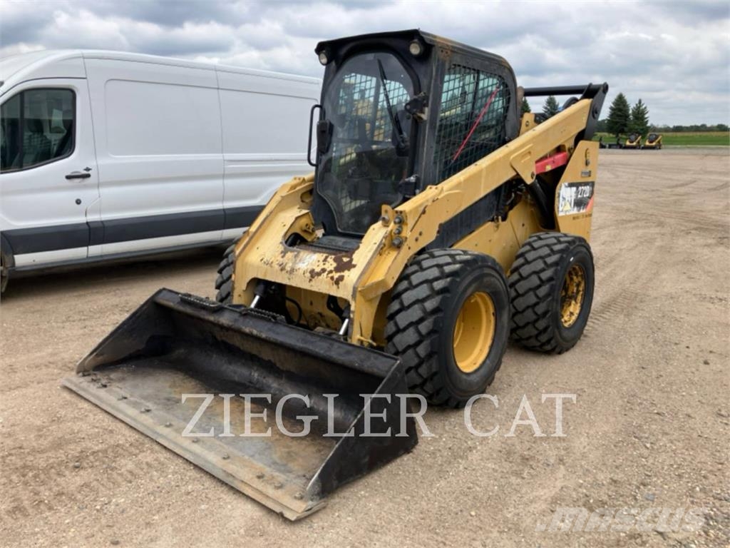 CAT 272D2 Kompaktlaadurid
