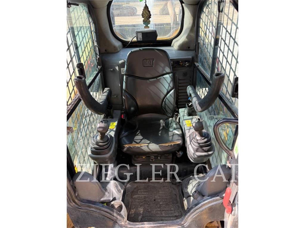 CAT 272D2 Skid steer mini nakladalci