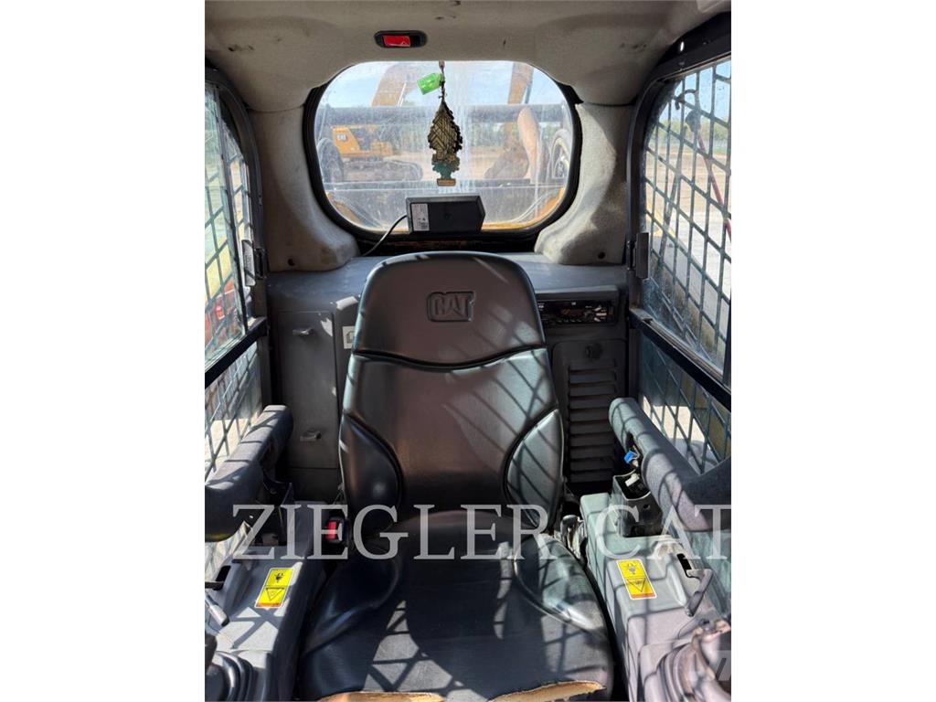 CAT 272D2 Skid steer mini nakladalci