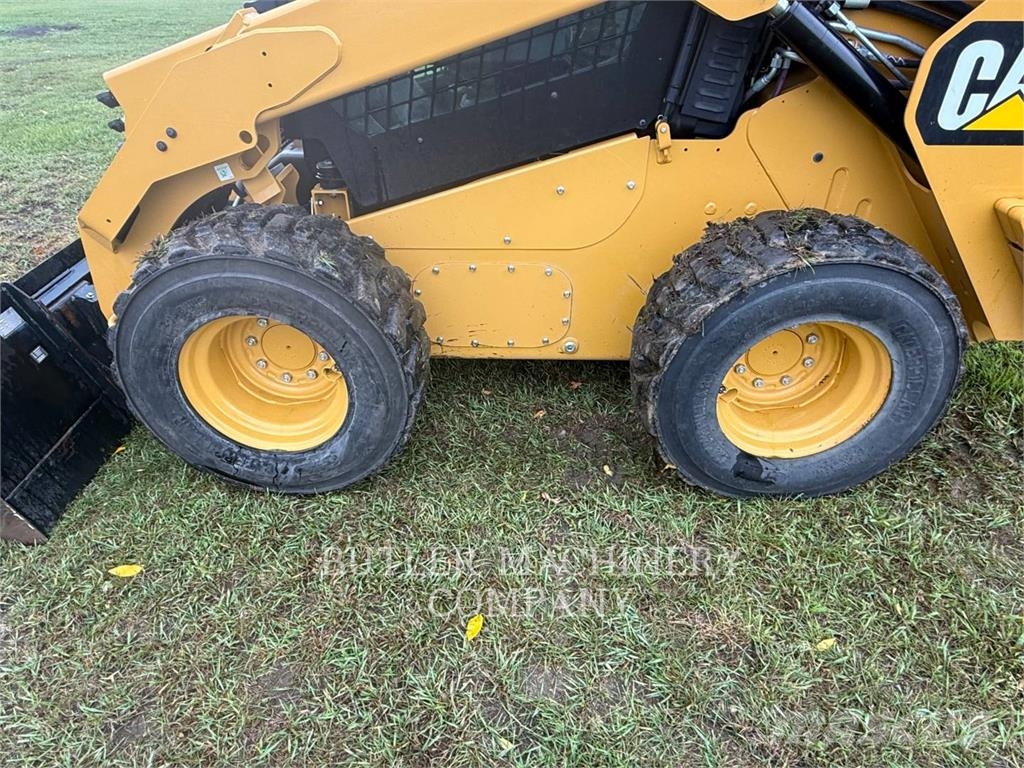 CAT 272D2 Schrankladers